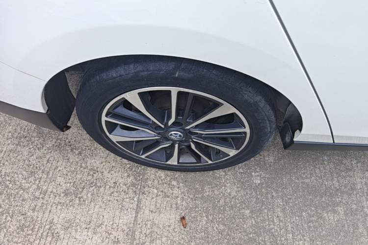 Used Venucia D60 2018 1.6L CVT Smart Connect Luxury Edition Right Rear Wheel Hub