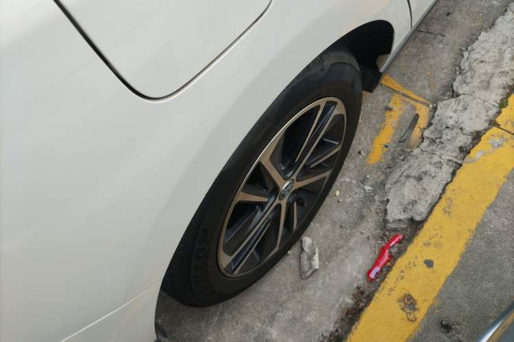 Used Venucia D60 2018 1.6L CVT Smart Connect Elite Edition Right Rear Wheel Hub