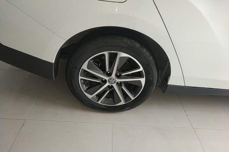 Used Venucia D60 2018 1.6L CVT Smart Connect Elite Edition Right Rear Wheel Hub