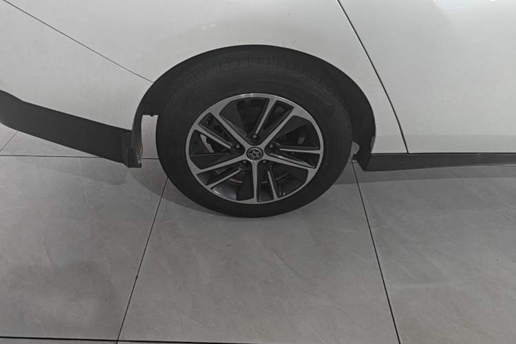 Used Venucia D60 2018 1.6L CVT Smart Connect Elite Edition Right Rear Wheel Hub