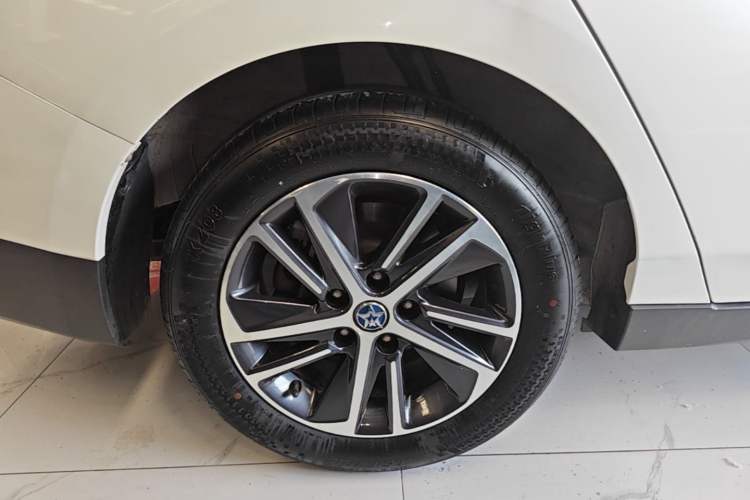 Used Venucia D60 2018 1.6L CVT Smart Connect Elite Edition Right Rear Wheel Hub