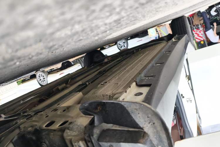 Used Venucia D60 2018 1.6L CVT Smart Connect Elite Edition Right Side Sill