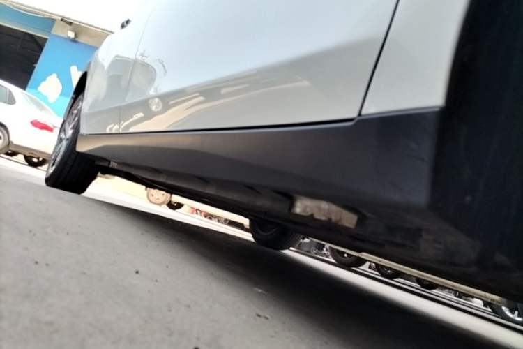 Used Venucia D60 2018 1.6L Manual Smart Connect Elite Edition Right Side Sill