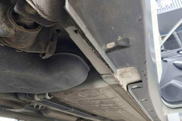 Used Venucia D60 2018 1.6L CVT Smart Connect Elite Edition Right Side Sill