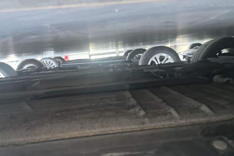 Used Venucia D60 2018 1.6L CVT Smart Connect Elite Edition Right Side Sill