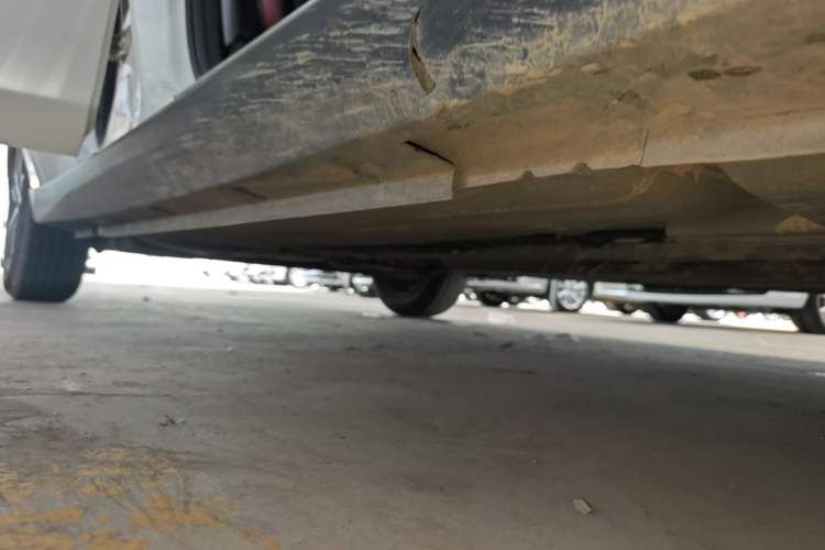 Used Venucia D60 2018 1.6L CVT Smart Connect Elite Edition Right Side Sill