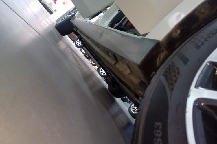 Used Venucia D60 2018 1.6L CVT Smart Connect Elite Edition Right Side Sill