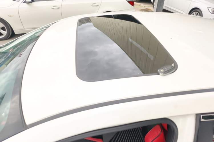 Used Venucia D60 2018 1.6L CVT Smart Connect Elite Edition Roof