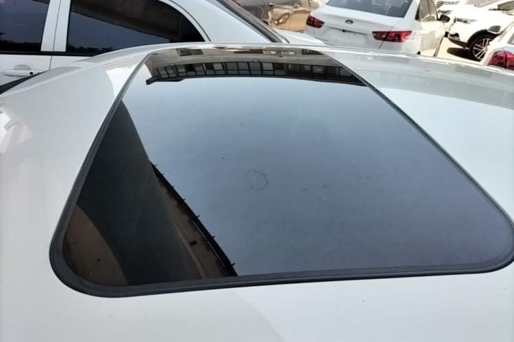 Used Venucia D60 2018 1.6L Manual Smart Connect Elite Edition Roof