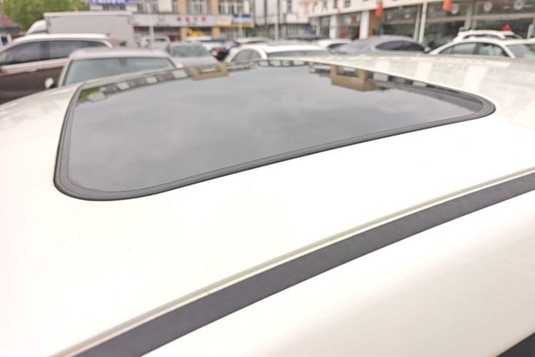 Used Venucia D60 2018 1.6L CVT Smart Connect Luxury Edition Roof