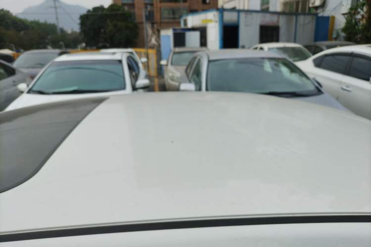 Used Venucia D60 2018 1.6L CVT Smart Connect Elite Edition Roof