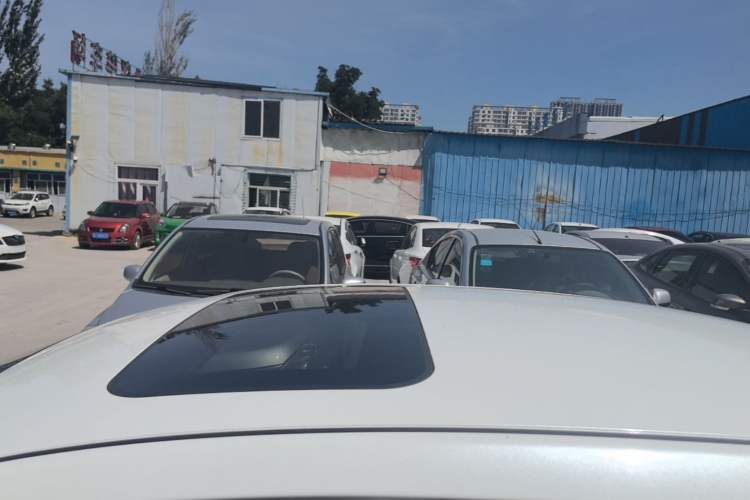 Used Venucia D60 2018 1.6L Manual Smart Connect Elite Edition Roof