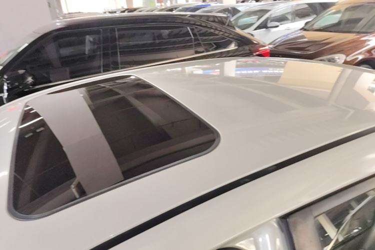 Used Venucia D60 2018 1.6L CVT Smart Connect Elite Edition Roof