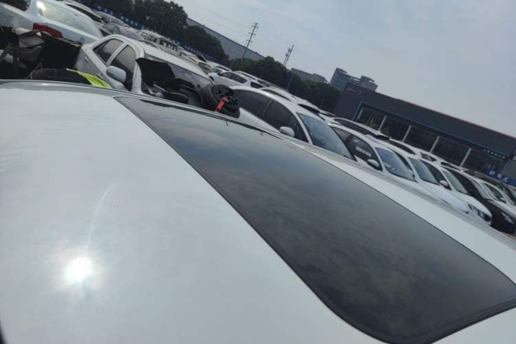 Used Venucia D60 2018 1.6L CVT Smart Connect Elite Edition Roof