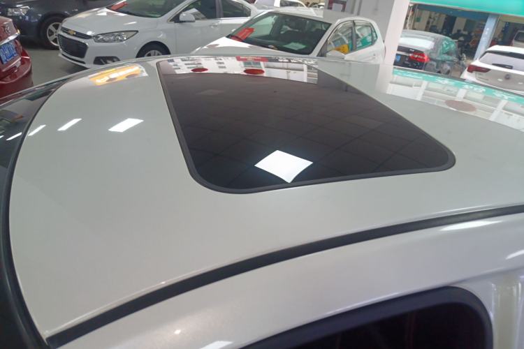 Used Venucia D60 2018 1.6L CVT Smart Connect Elite Edition Roof