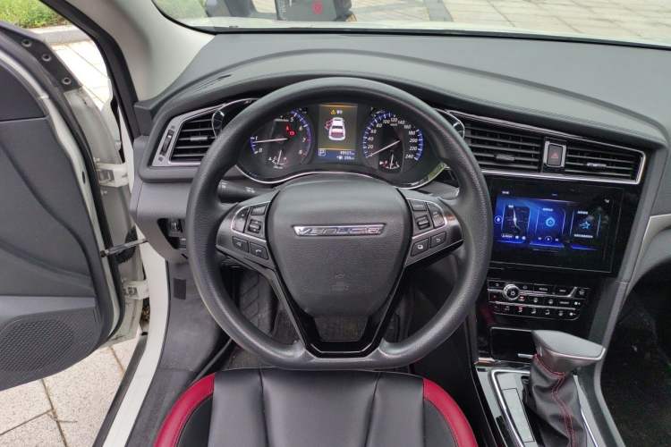 Used Venucia D60 2018 1.6L CVT Smart Connect Elite Edition Steering Wheel