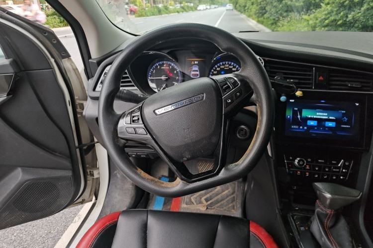 Used Venucia D60 2018 1.6L CVT Smart Connect Elite Edition Steering Wheel