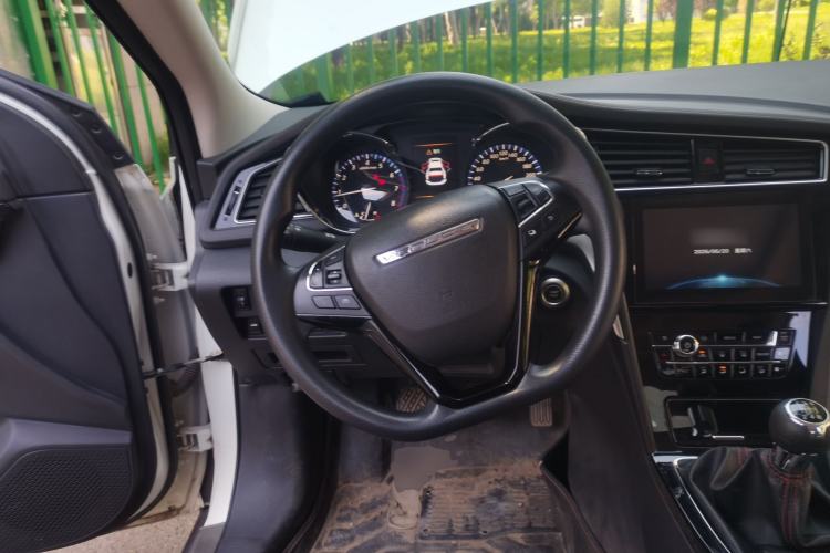 Used Venucia D60 2018 1.6L Manual Smart Connect Elite Edition Steering Wheel