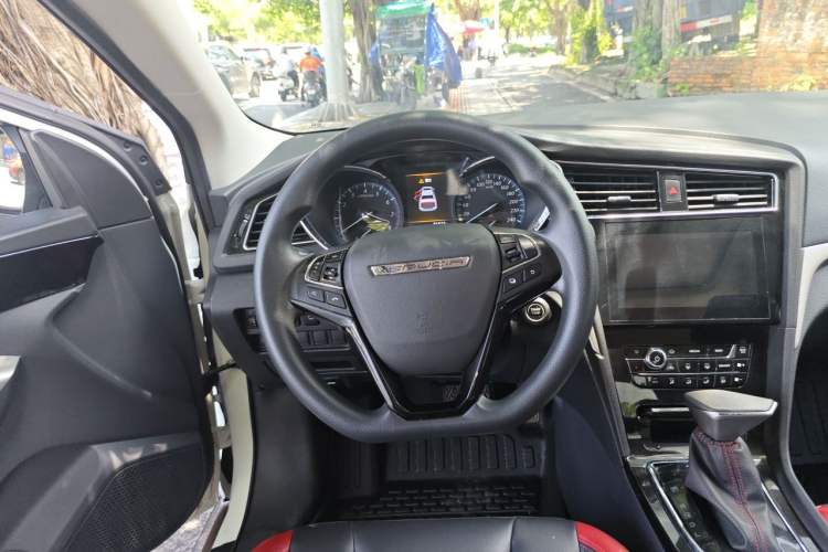 Used Venucia D60 2018 1.6L CVT Smart Connect Elite Edition Steering Wheel