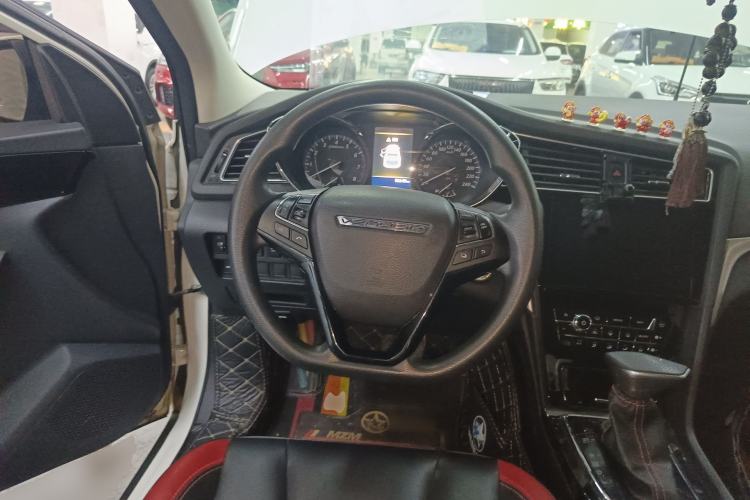 Used Venucia D60 2018 1.6L CVT Smart Connect Elite Edition Steering Wheel