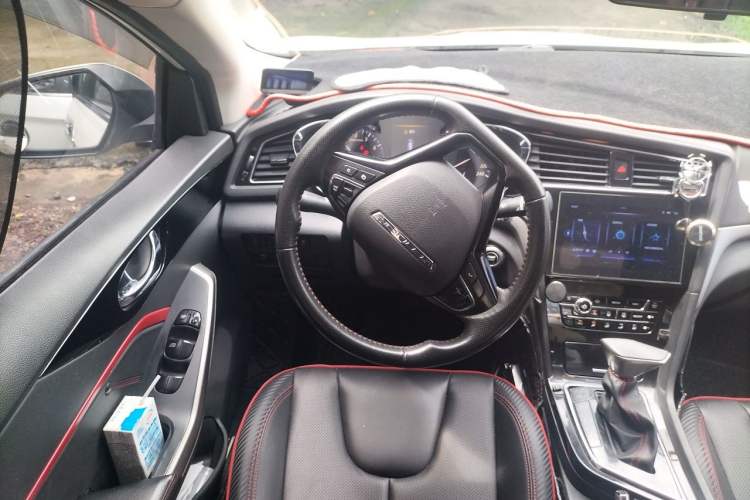 Used Venucia D60 2018 1.6L CVT Smart Connect Luxury Edition Steering Wheel