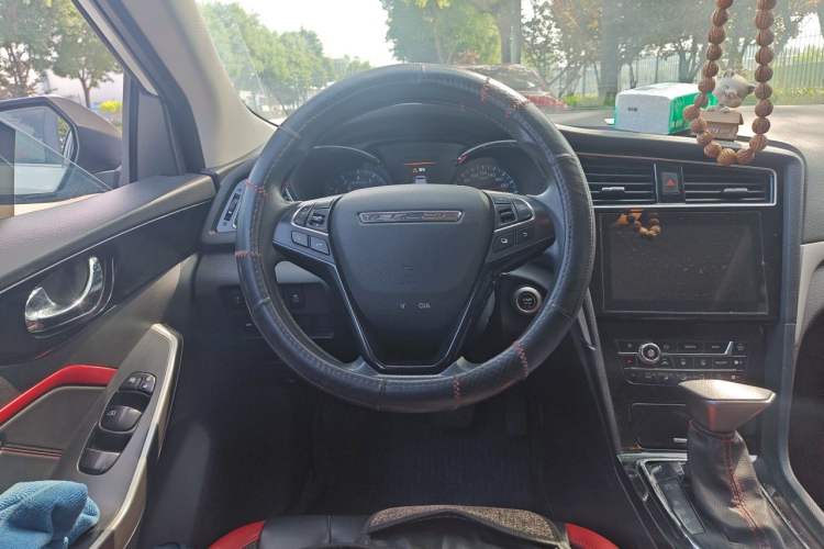 Used Venucia D60 2018 1.6L CVT Smart Connect Elite Edition Steering Wheel