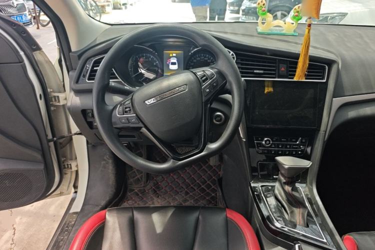 Used Venucia D60 2018 1.6L CVT Smart Connect Elite Edition Steering Wheel
