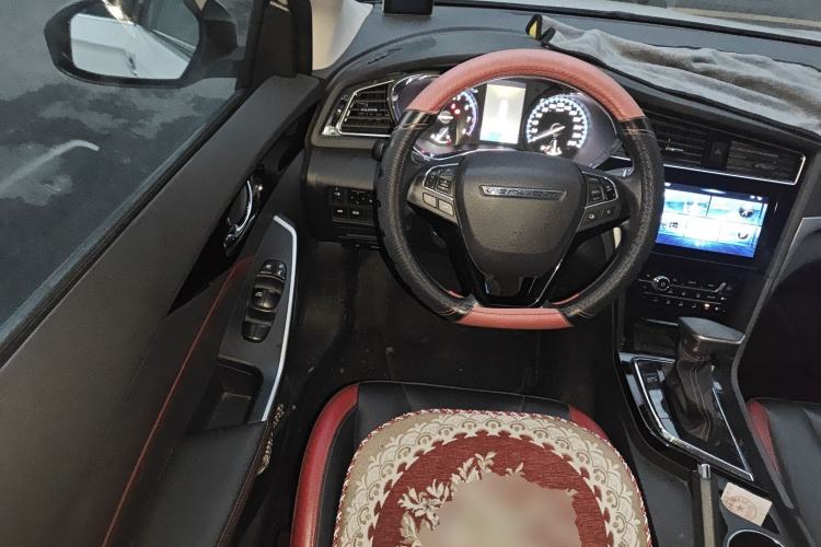 Used Venucia D60 2018 1.6L CVT Smart Connect Elite Edition Steering Wheel