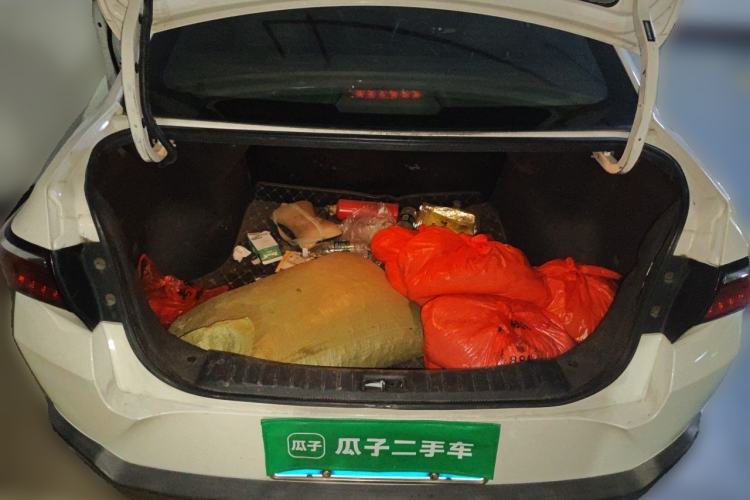 Used Venucia D60 2018 1.6L CVT Smart Connect Elite Edition Trunk