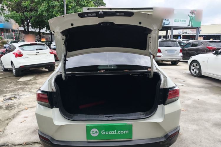 Used Venucia D60 2018 1.6L CVT Smart Connect Elite Edition Trunk