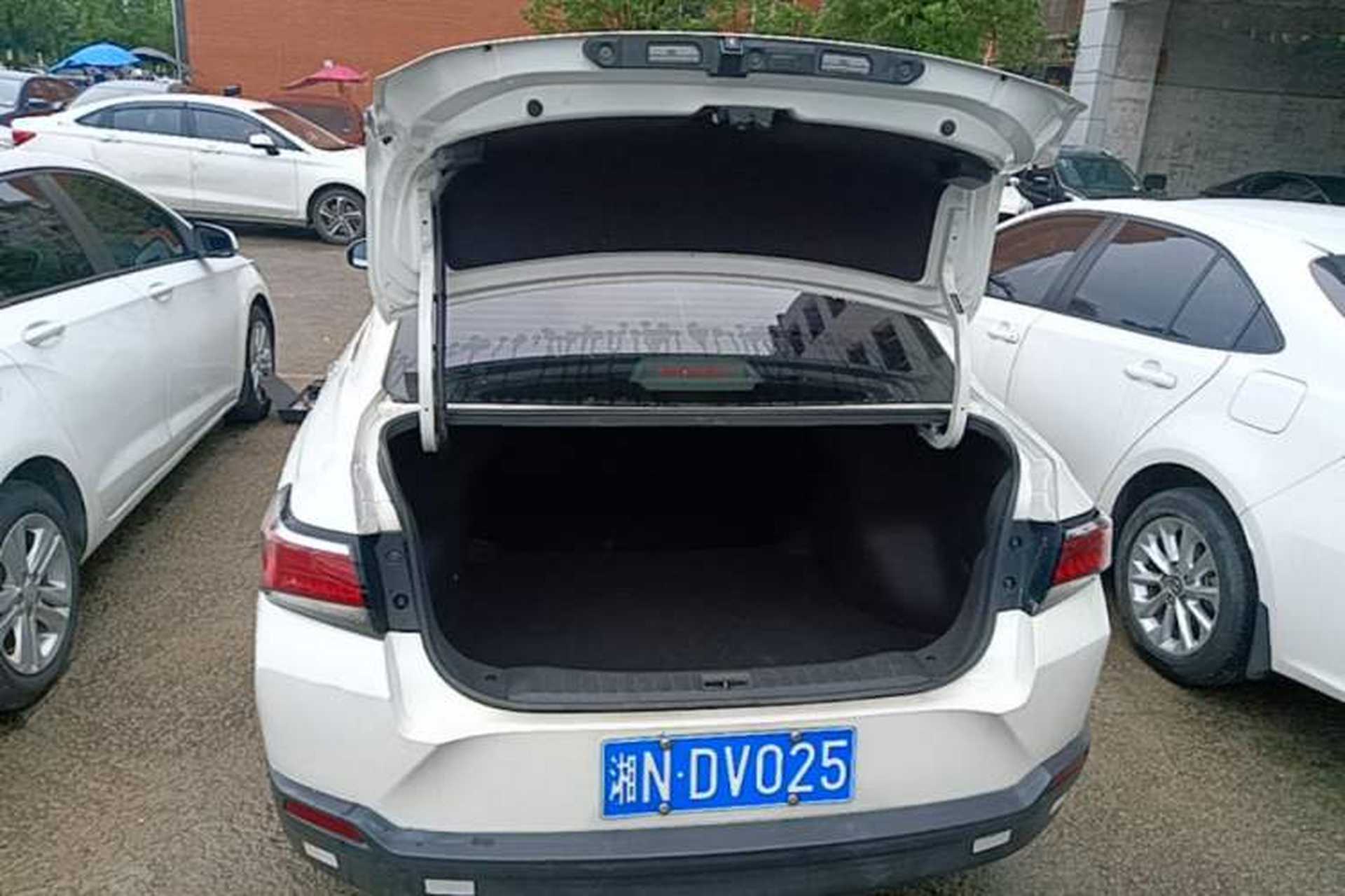 Used Venucia D60 2018 1.6L Manual Smart Connect Elite Edition Trunk