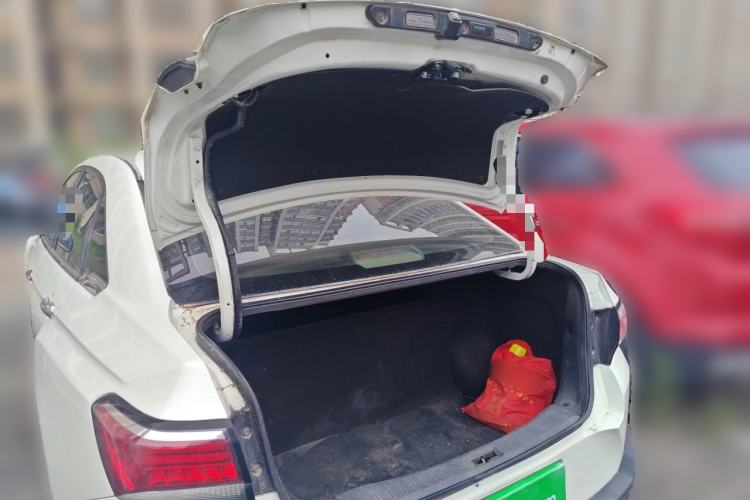 Used Venucia D60 2018 1.6L Manual Smart Connect Elite Edition Trunk