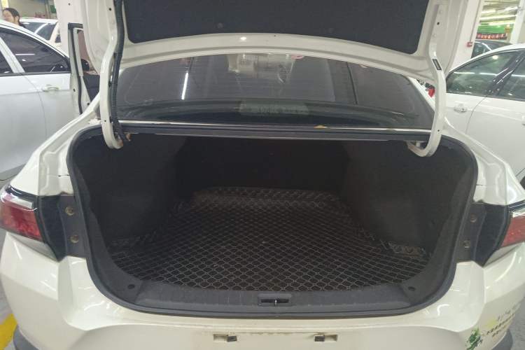 Used Venucia D60 2018 1.6L CVT Smart Connect Elite Edition Trunk