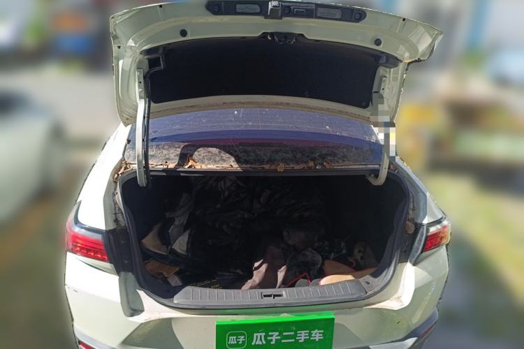 Used Venucia D60 2018 1.6L CVT Smart Connect Elite Edition Trunk