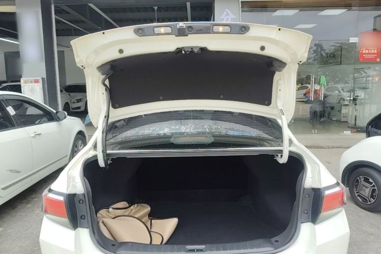 Used Venucia D60 2018 1.6L CVT Smart Connect Elite Edition Trunk