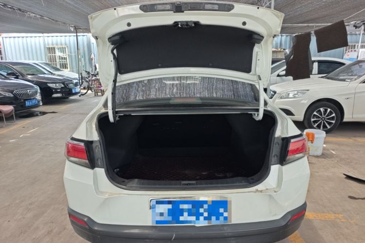Used Venucia D60 2018 1.6L CVT Smart Connect Elite Edition Trunk