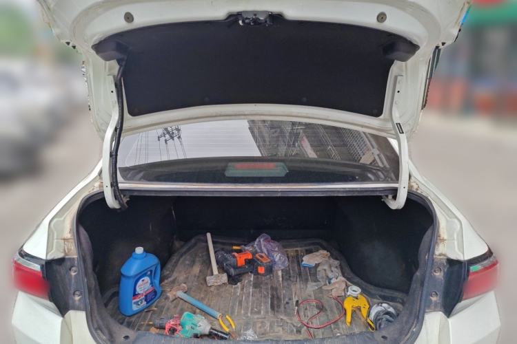 Used Venucia D60 2018 1.6L CVT Smart Connect Elite Edition Trunk