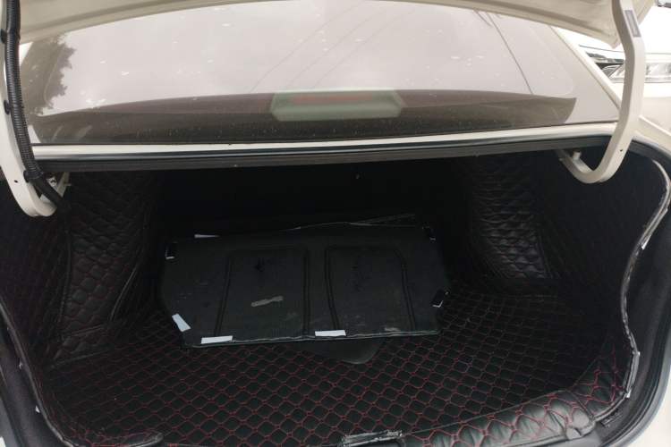 Used Venucia D60 2018 1.6L CVT Smart Connect Elite Edition Trunk