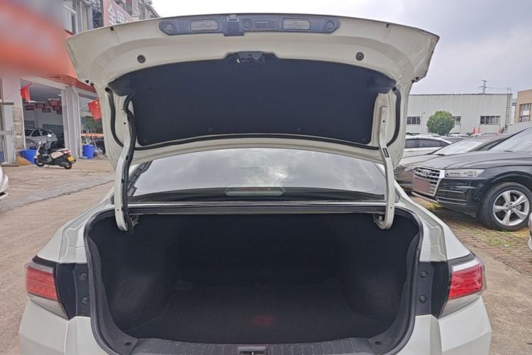 Used Venucia D60 2018 1.6L CVT Smart Connect Luxury Edition Trunk
