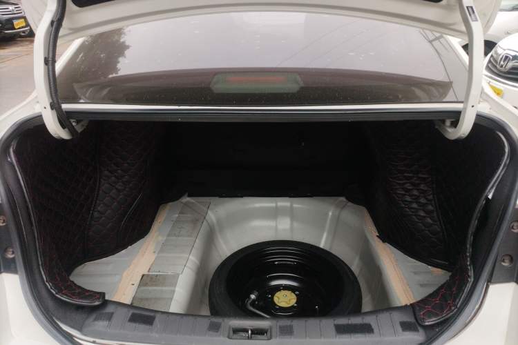 Used Venucia D60 2018 1.6L CVT Smart Connect Elite Edition Trunk
