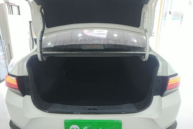 Used Venucia D60 2018 1.6L CVT Smart Connect Elite Edition Trunk