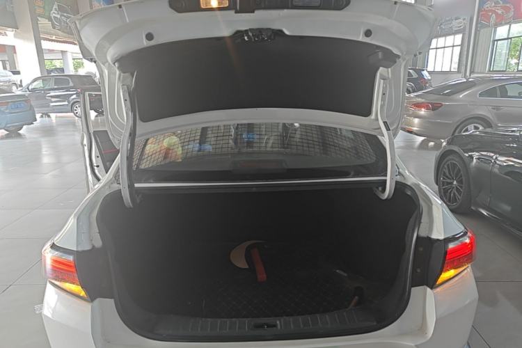 Used Venucia D60 2018 1.6L CVT Smart Connect Elite Edition Trunk