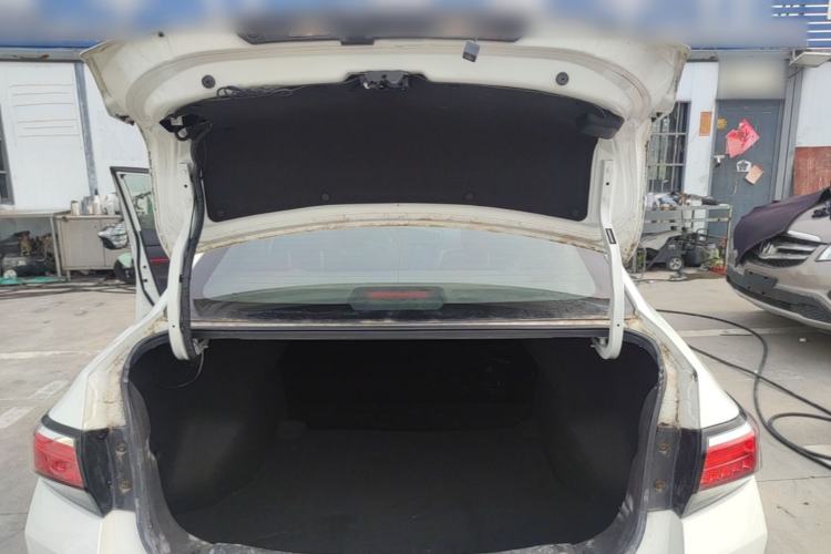 Used Venucia D60 2018 1.6L CVT Smart Connect Elite Edition Trunk