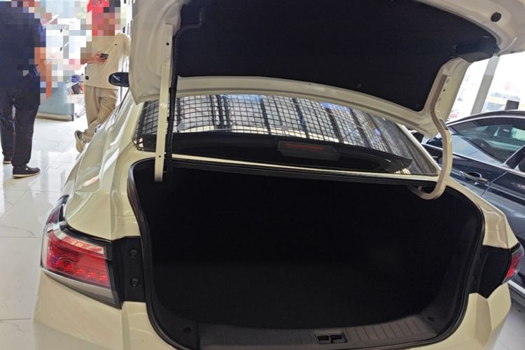 Used Venucia D60 2018 1.6L CVT Smart Connect Elite Edition Trunk