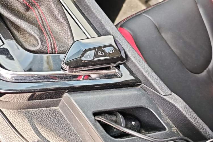 Used Venucia D60 2018 1.6L CVT Smart Connect Elite Edition Vehicle Key