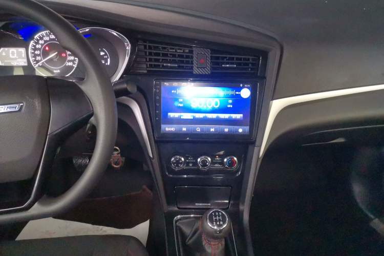 Used Venucia D60 2019 1.6L Entry Manual Fashion Edition Audio And AC Panel