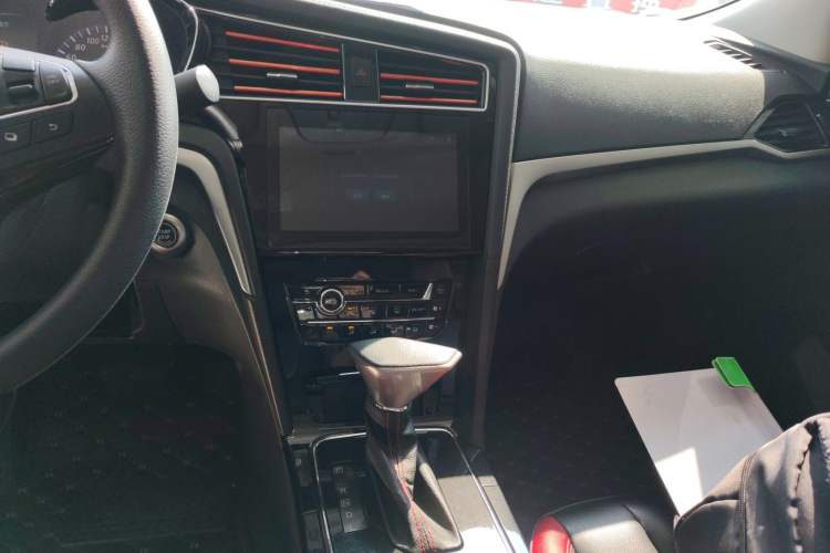 Used Venucia D60 2019 1.6L XL CVT SmartConnect Elite Edition (ISS) Audio And AC Panel