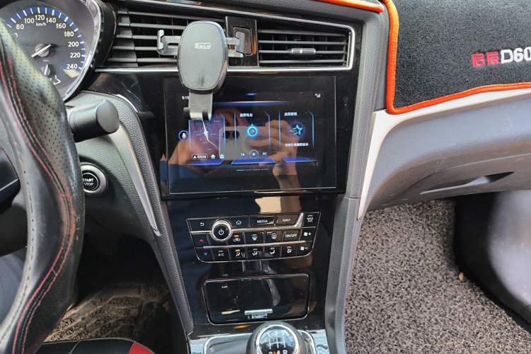 Used Venucia D60 2019 1.6L XL Manual SmartConnect Elite Edition Audio And AC Panel