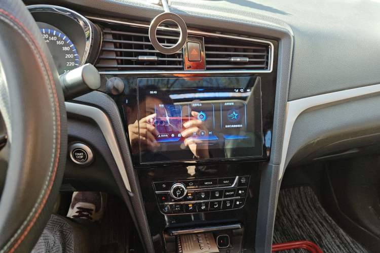 Used Venucia D60 2019 1.6L XL Manual SmartConnect Elite Edition Audio And AC Panel