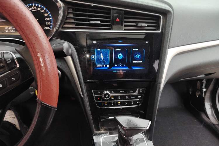 Used Venucia D60 2019 1.6L XL CVT Smart Connect Elite Edition Audio And AC Panel
